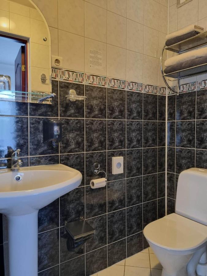 Tõrve Hotell De Tolly מראה חיצוני תמונה
