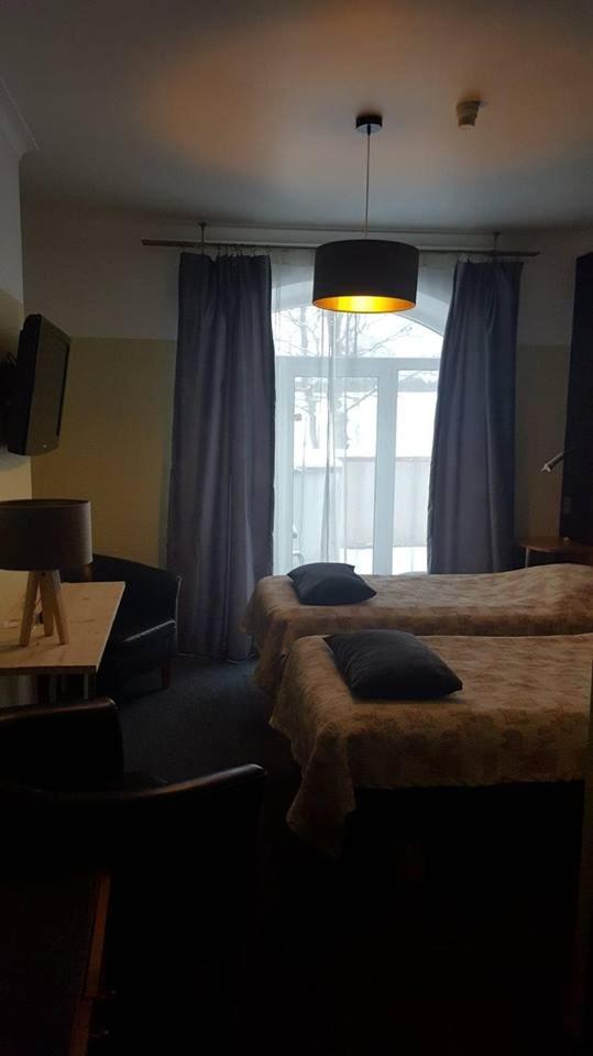 Tõrve Hotell De Tolly מראה חיצוני תמונה